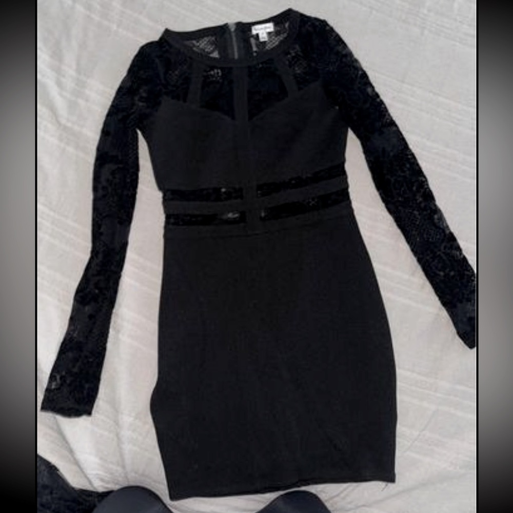 Beautiful Bodycon Dress with Velvet and Lace Details